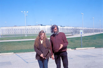 Med Pamela foran fngslet