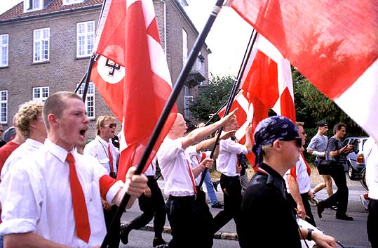 Danske nazister marcherer