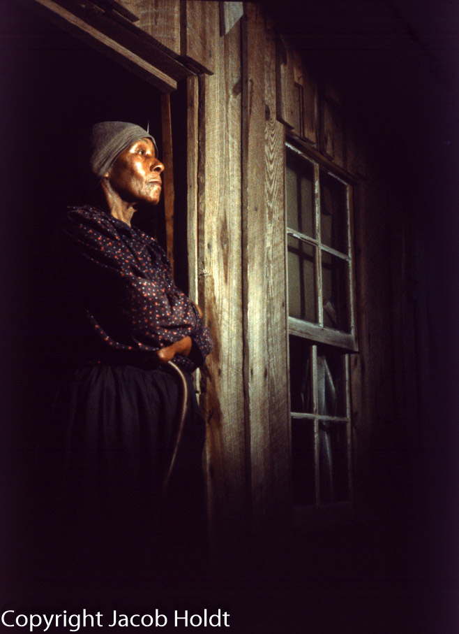 OLD WOMAN IN ALABAMA      -      00044 