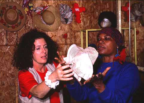 Anita Roddick bytter hat med Mary