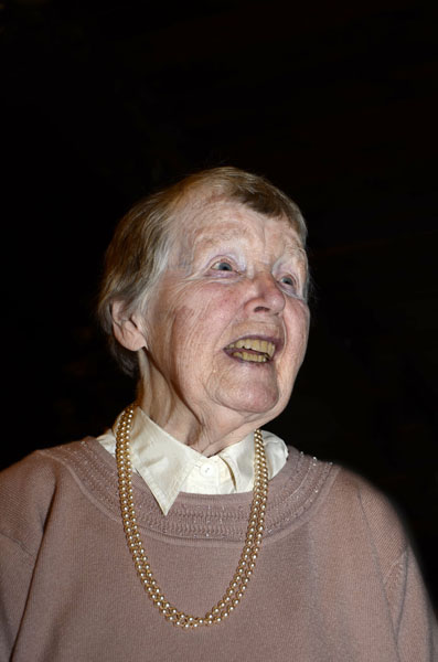 6929