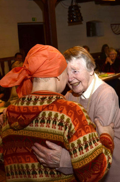 6937
