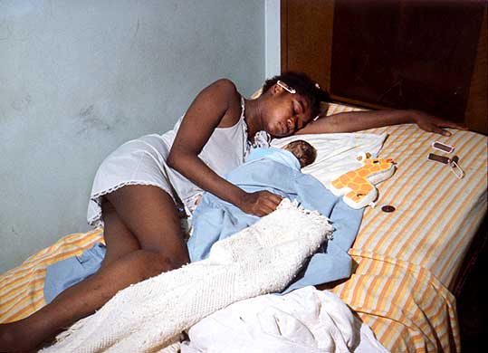 Enlig mor i New Jersey p� bistand