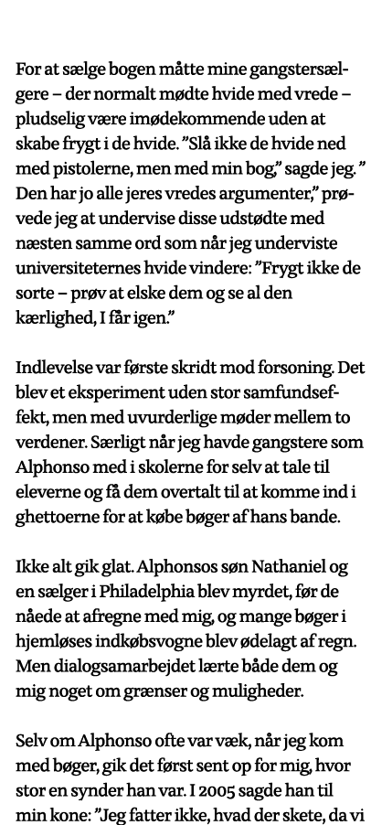 For at sælge bogen måtte mine gangstersælgere   der normalt mødte hvide med vrede   pludselig være imødekommende ude   
