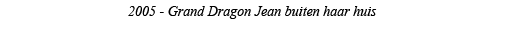 2005 - Grand Dragon Jean buiten haar huis