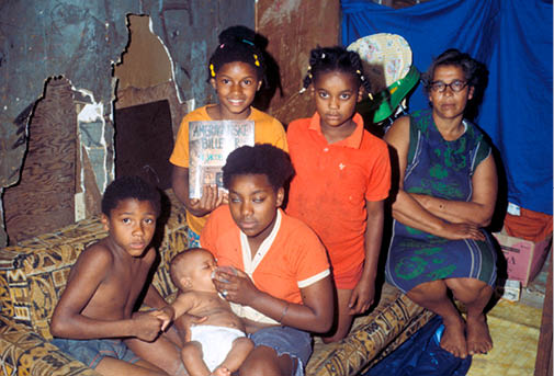 From left Kenny, Gwen with book, Rene, Betty Jean and Mosel in 1978  