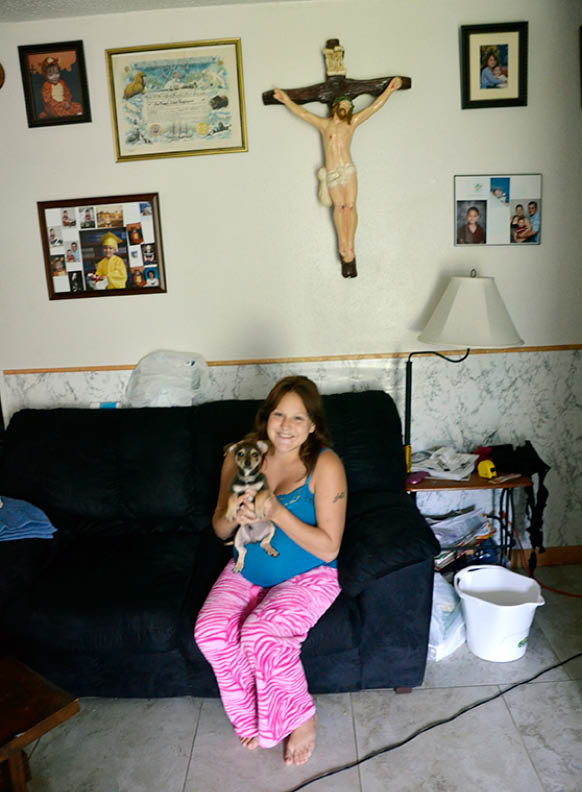 Pregnant Angel happy in home of her parents in law 212