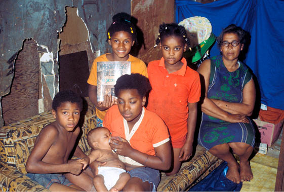 From left Kenny, Gwen with book, Rene, Betty Jean and Mosel in 1978  