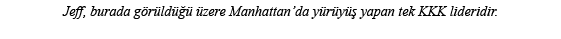 Jeff, burada görüldüğü üzere Manhattan da yürüyüş yapan tek KKK lideridir  