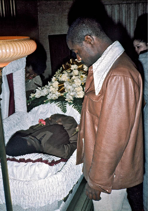 1975 - Ex-convict saying goodbye 