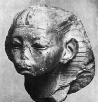 Amenemhat 1 Sehetepibre - kalkstensstatue i Metropolitan Museum NY. Andet Mellemriges kunst var usædvanligt realistisk og man ser tydeligt hans negroide træk.