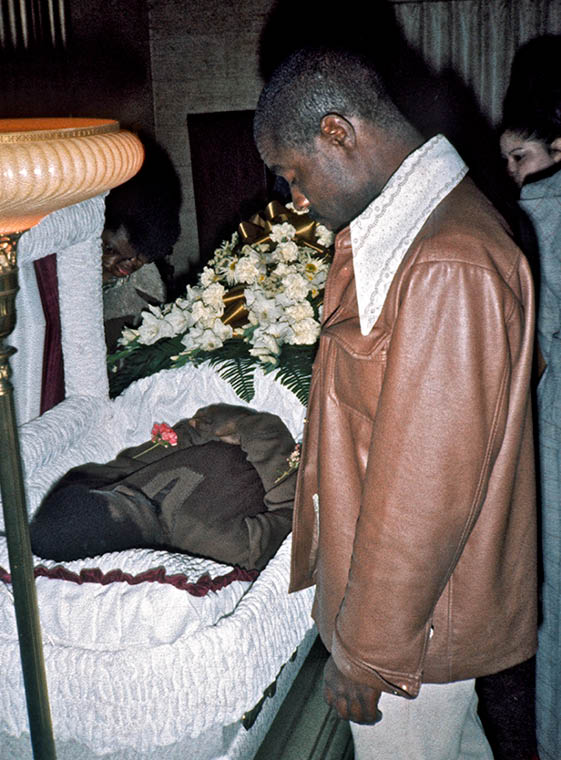 1975 - Ex-convict saying goodbye 